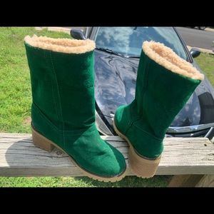 Green block heel snow boots size 6.5